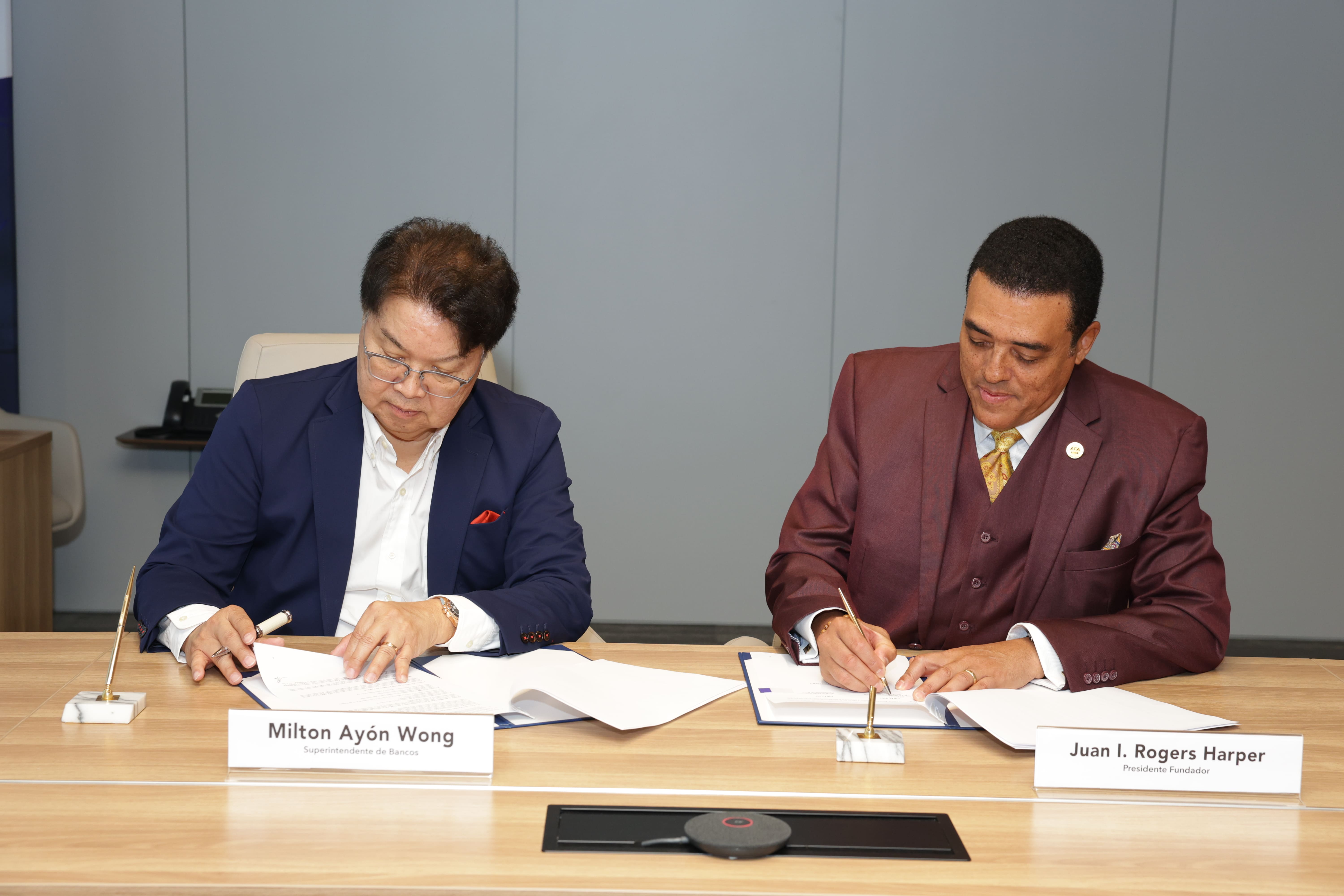 SBP firma acuerdo con la IIAFA para continuar fortaleciendo su auditoría forense