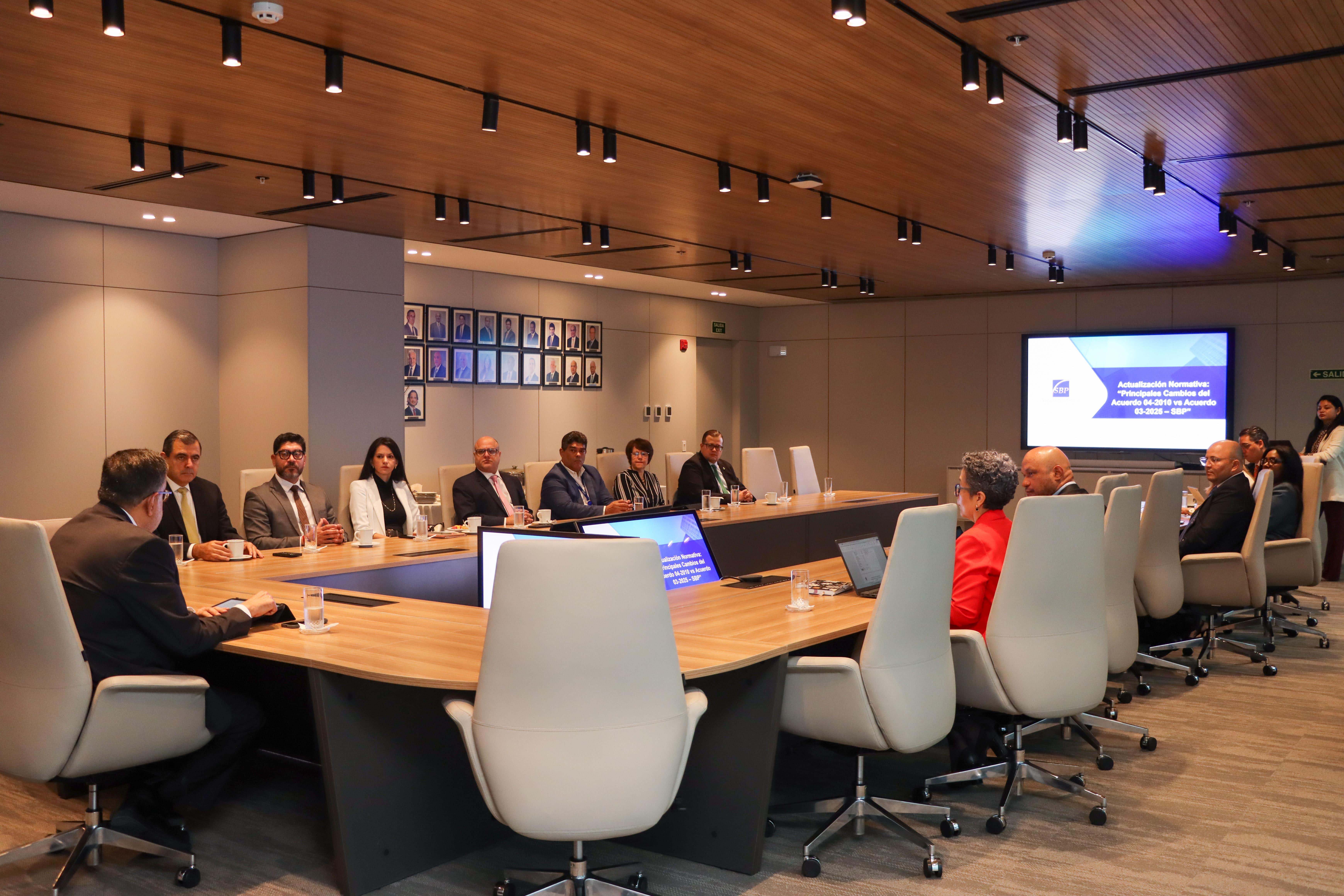 SBP presenta el Acuerdo 3-2025 a firmas auditoras del país-1