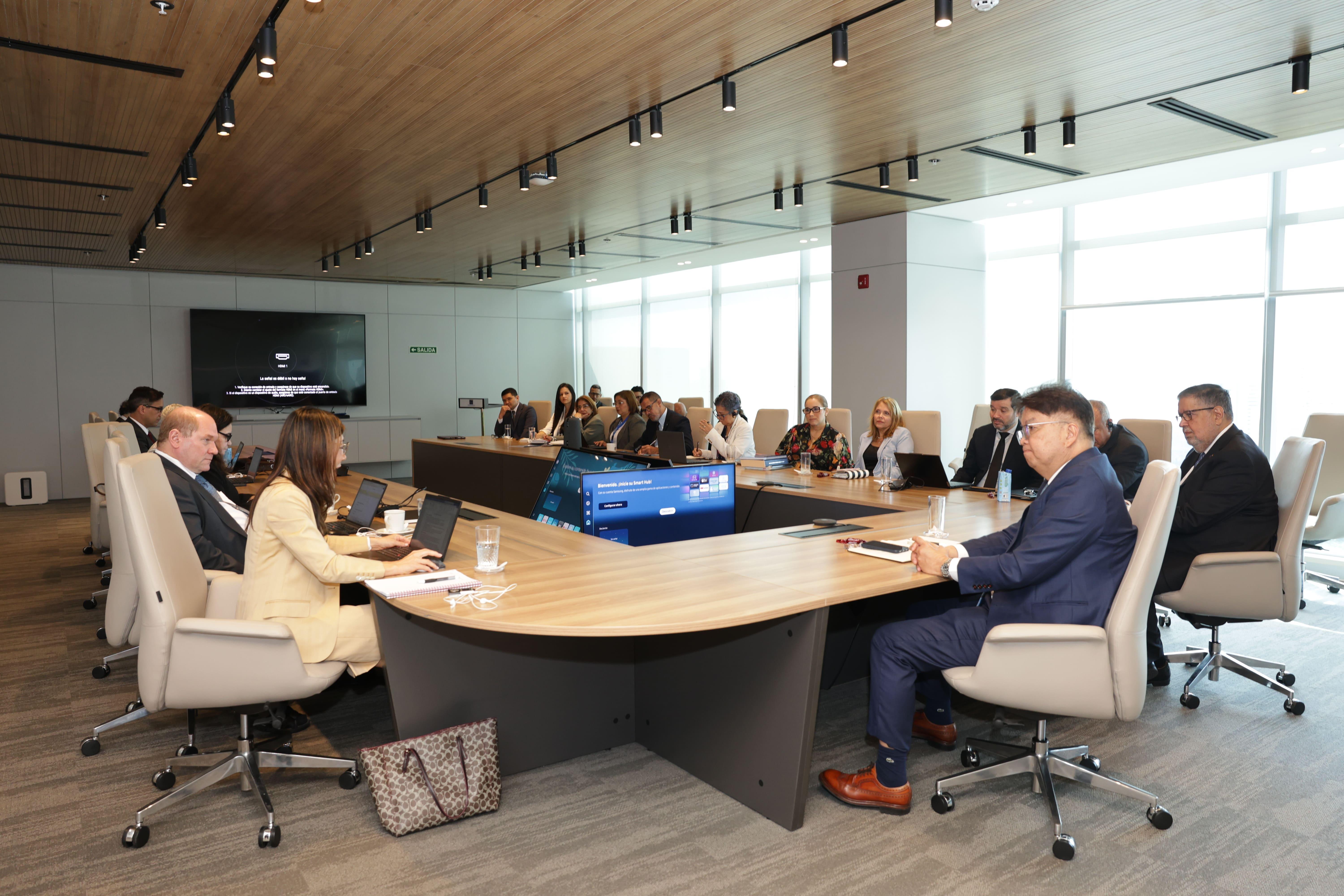 Misión del FMI culmina reuniones con la SBP